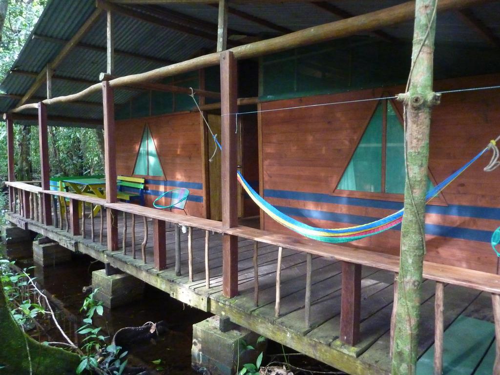 Hotel Casa Perico Rio Dulce Town Oda fotoğraf